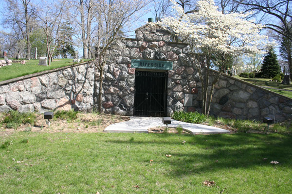 Riverside Cemetery